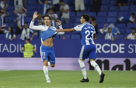 Pere Milla (i) anotó el segundo del Espanyol sobre el Atlético de Madrid.