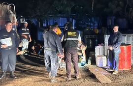 Durante allanamiento, detienen a un hombre e incautan 20.000 litros de combustible de dudosa procedencia.