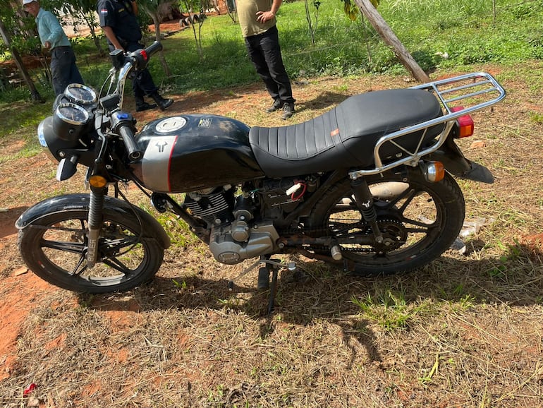 Motocicleta robada que fue recuperada por la Policía.