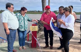 El intendente Hilario Adorno, junto a su hermano el diputado Domingo Adorno mientras inauguraban un ciclovía el pasado 27 de enero.