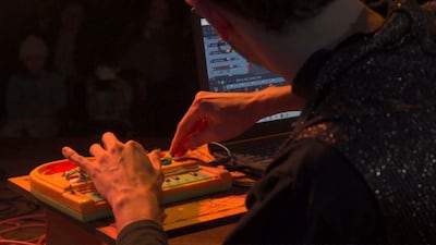 El deporte de los cansados: poesía, video y música se encuentran en Crudo