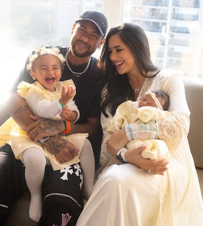 Neymar y Bruna Biancardi con sus hijas Mavie y la recién nacida Mel. (Instagram/Neymar)