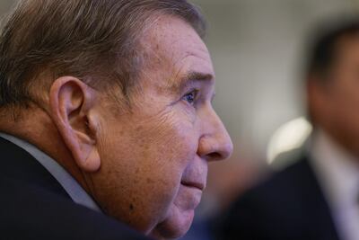 El dirigente opositor venezolano Edmundo González Urrutia. El candidato de la mayor coalición opositora de Venezuela, Edmundo González Urrutia, iniciará este sábado en Argentina una gira internacional en busca de apoyos para lograr su objetivo de asumir la Presidencia de su país el próximo 10 de enero, en abierta disputa con Nicolás Maduro, quien pretende iniciar ese día un nuevo mandato.