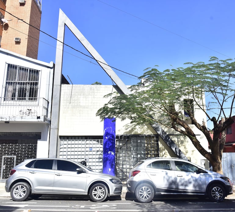 Sede donde funcionaba la facultad de Derecho de la Universidad Leonardo Da Vinci, en 22 de Setiembre y Mariscal Estigarribia.