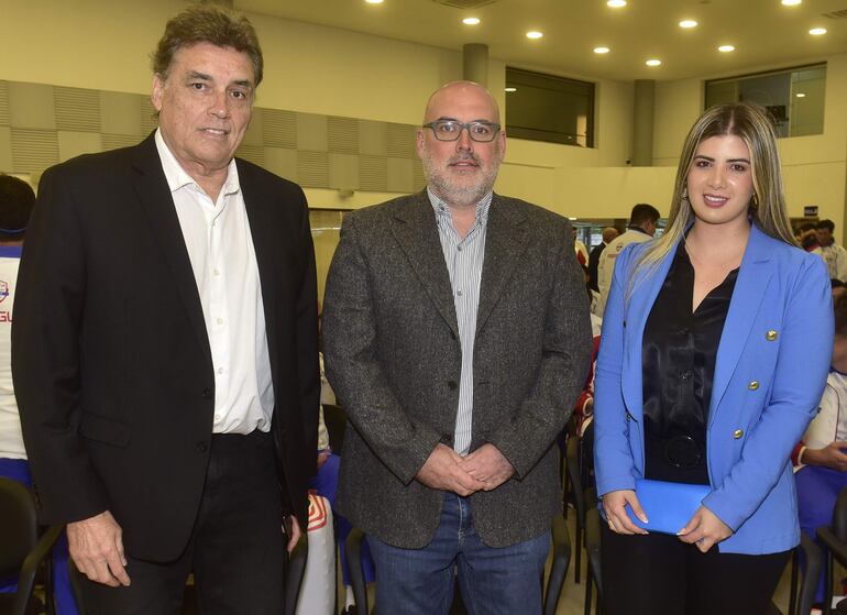 Víctor Pecci, Bruno Zubizarreta y Jessica Román. 