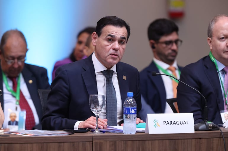 DE IGUAZÚ (BRASIL), 19/12/2025.- El canciller de Paraguay, Rubén Ramirez, habla durante la instalación de la LXVII Reunión Ordinaria del Consejo del Mercado Común del Sur (Mercosur) hoy, en Foz de Iguazú (Brasil).