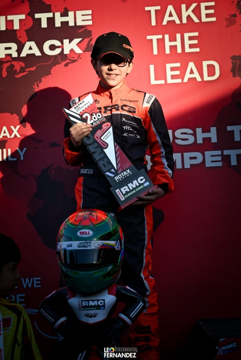 El paraguayo posa con el trofeo conseguido el fin de semana.