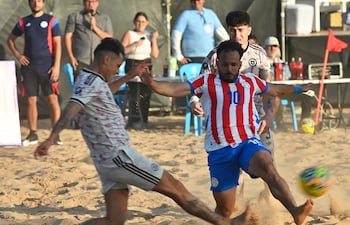 Los Pynandi mayores sacaron toda la experiencia para imponerse en tiempo extra a Chile, ganando 2 puntos en la jornada inaugural.
