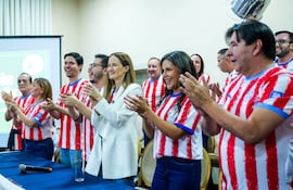 Soledad Núñez y los candidatos a concejales de la Lista 3 Unidos Por Asunción.