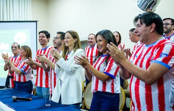 Soledad Núñez y los candidatos a concejales de la Lista 3 Unidos Por Asunción.