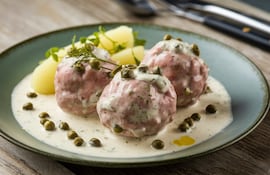 Königsberger Klopse, albóndigas en salsa de alcaparras.