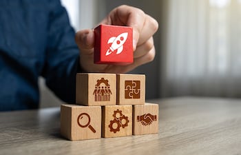 La inversión de capital emprendedor aceleró desde 2023 y, al mismo tiempo, programas públicos ampliaron la base de proyectos que reciben incubación, mentoría y capital semilla.