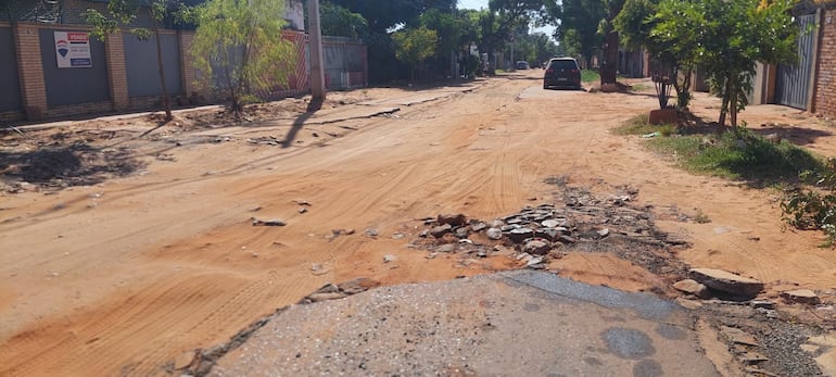 La mayoría de la calle Méndez Fleitas es intransitable.