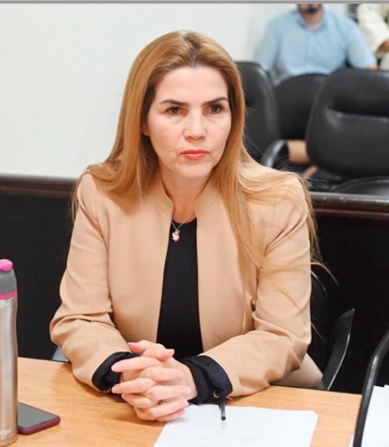 Agente fiscal Teresita Torres, quien investiga la muerte de una paciente en el Hospital Materno Infantil San Pablo.