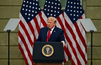 El presidente de EE. UU., Donald Trump, pronuncia un discurso durante la ceremonia conmemorativa del 25.º aniversario de los atentados terroristas del 11 de septiembre en el Pentágono, en Arlington (Virginia, EE. UU.)