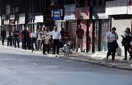 La falta de buses se vuelve cada vez más evidente.