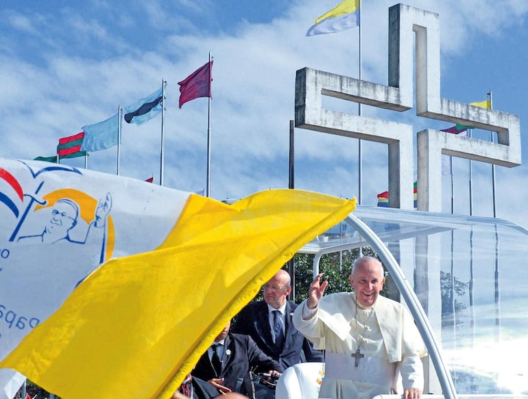 El papa Francisco camino a Caacupé.