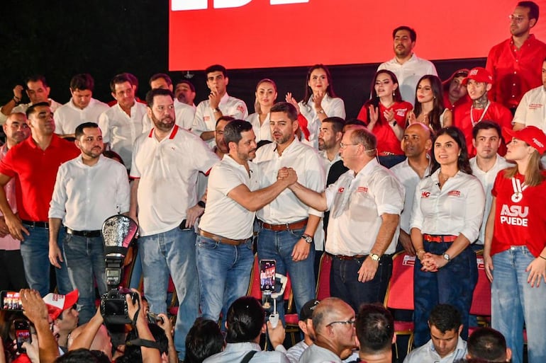 Pedro Alliana, Natalicio Chase,  Luis Bello, Raúl Latorre, LuisFer Bernal y otras autoridades asistieron al evento.