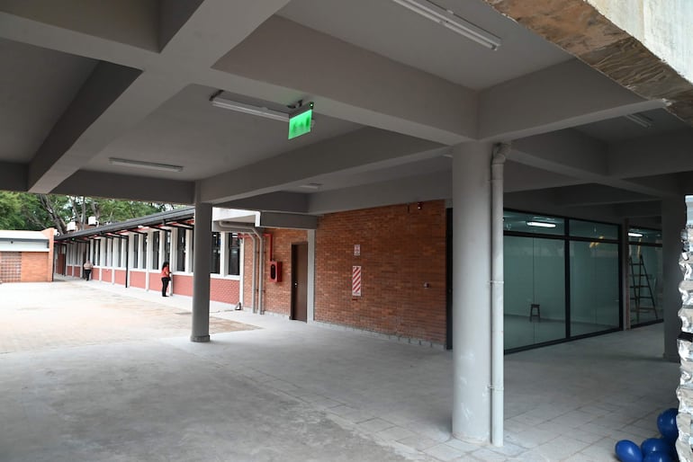 Manifestacion de padres y UPD del colegio CTN