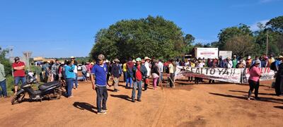 Las familias de las comunidades indígenas se encuentran concentrados en la cabecera del puente Curuguaty´y de la ruta PY13