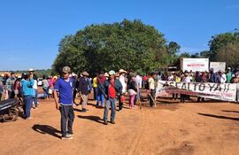 Las familias de las comunidades indígenas se encuentran concentrados en la cabecera del puente Curuguaty´y de la ruta PY13