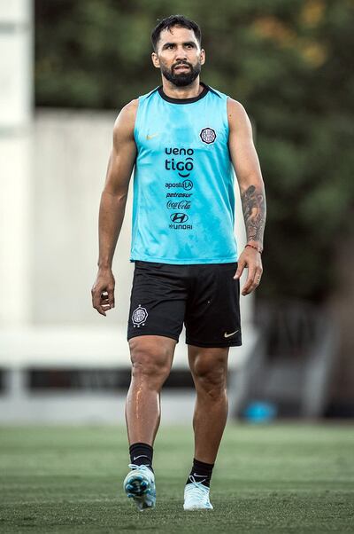 Alberto Espínola (34 años) se dispone a disputar su primer partido con la casaca franjeada.