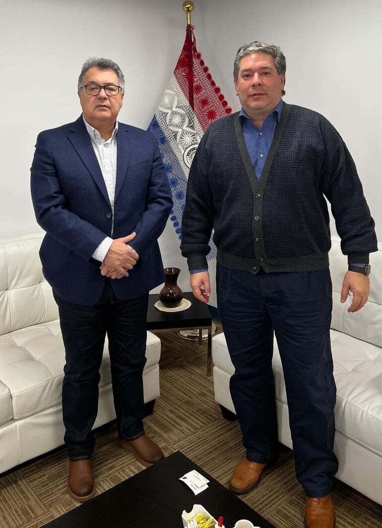 Carlos Alberto Ortiz, cónsul general de Paraguay en Nueva York EE.UU.De	cazenave <cazenave@abc.com.py>Destinatario	foto@abc.com.pyFecha	26-12-2023 20:10