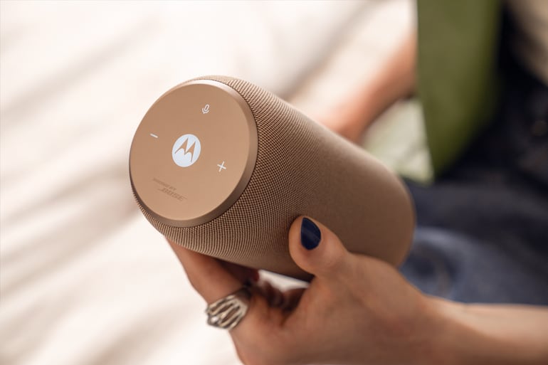 Con los moto sound flow se puede disfrutar de hasta 12 horas de sonido nítido y sin interrupciones.