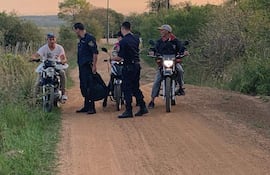 Momento en que el capataz César Riveros Gavilán fue sorprendido en 2023 por efectivos policiales llevando uno de los terneros.