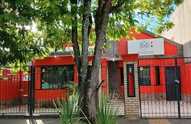 Fachada de la Dirección departamental del MEC, con sede en Coronel Oviedo.