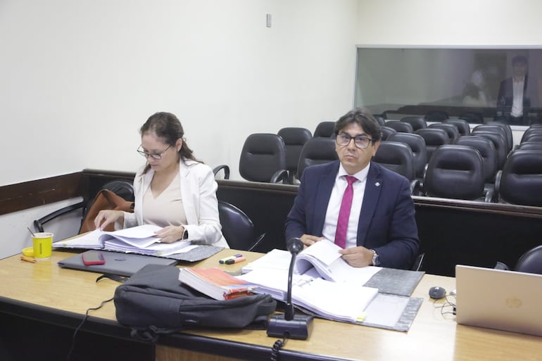 Los fiscales Luz Guerrero y Néstor Coronel durante el tercer día de juicio.