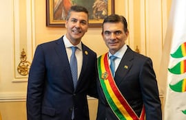 Santiago Peña (i), posando junto a su homólogo boliviano, Rodrigo Paz. EFE/ Presidencia de Paraguay /SOLO USO EDITORIAL/NO VENTAS/SOLO DISPONIBLE PARA ILUSTRAR LA NOTICIA QUE ACOMPAÑA (CRÉDITO OBLIGATORIO)