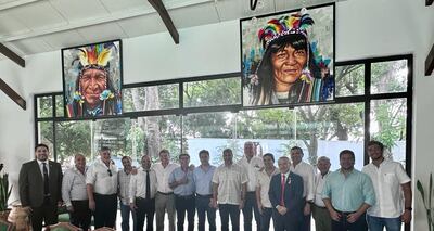 El expresidente Mario Abdo Benítez con dirigentes y parlamentarios de Fuerza Republicana (FR)