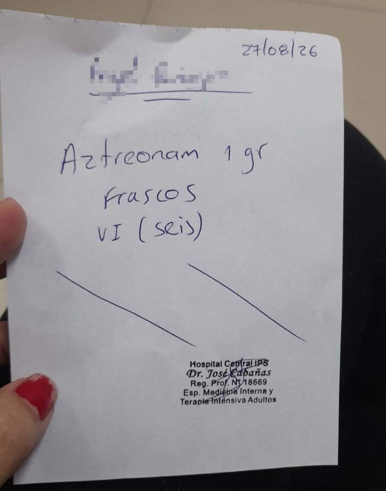 Receta médica en papel con membrete del Hospital Central IPS, detalle de medicamento Aztreonam y firma del médico.