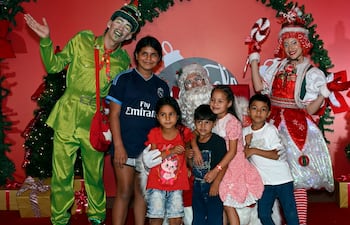 Familias de recicladores celebraron la Navidad con Papá Noel.