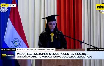 Video: Mejor egresada pide menos recortes a salud