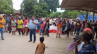Diputado Domingo "Mino" Adorno arreó a líderes nativos para tomar municipalidad de Puerto Casado en pleno domingo.