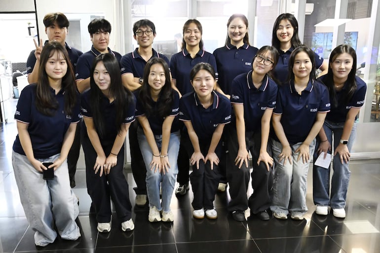 Primer grupo de voluntarios del “Proyecto de Fortalecimiento del Centro de Bienestar” de la KOICA.