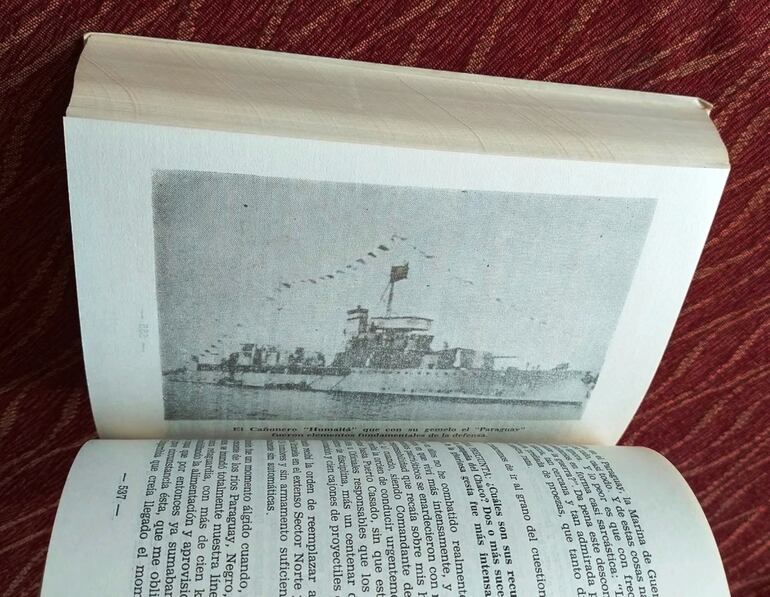 Foto del cañonero Humaitá dentro del libro "Testimonios veteranos" (1977), de Beatriz Rodríguez Alcalá