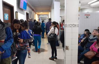 La mayoría de los pacientes destaca que la atención del personal es buena, aunque la espera es larga y faltan medicamentos.