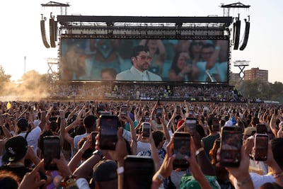 Seguidores asisten a un concierto del artista puertorriqueño Bad Bunny en el hipódromo La Maura, como parte de su gira mundial "DeBI TiRAR MaS FOToS", en Milán (Italia), el 17 de julio de 2026 (Ilustrativa de archivo).