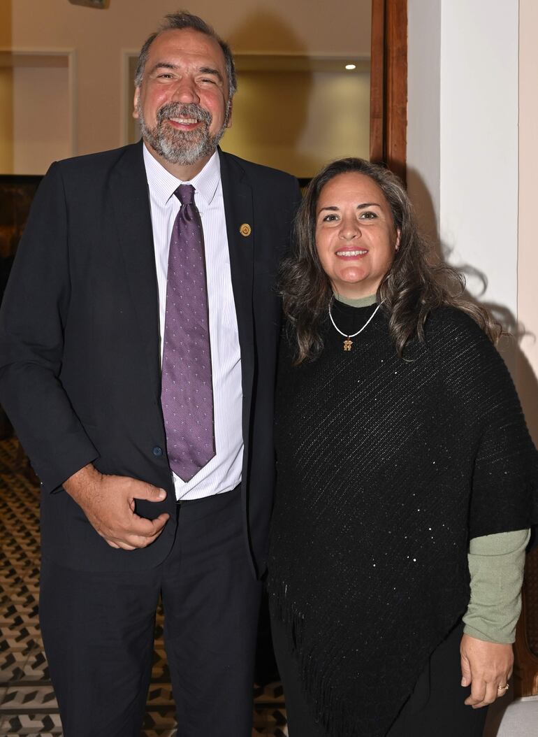 Alejandro Penoni y Natalia Closs. 