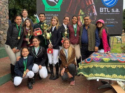 Los ganadores de las principales copas que se disputaron que fueron el Micro, Mini y Gran Premio, en la pista del Acá Carayá.