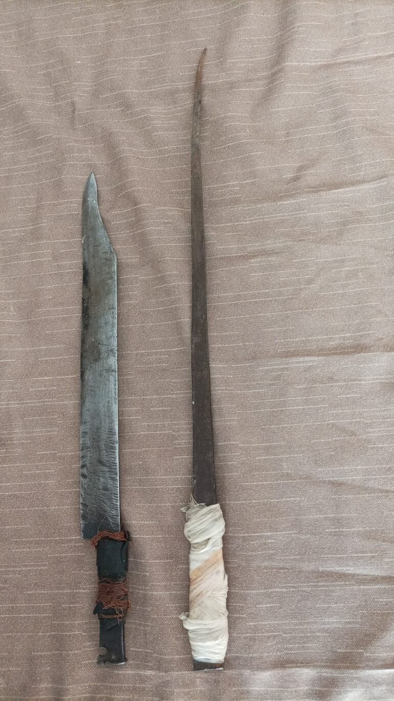 Armas incautadas del poder del aprehendido.