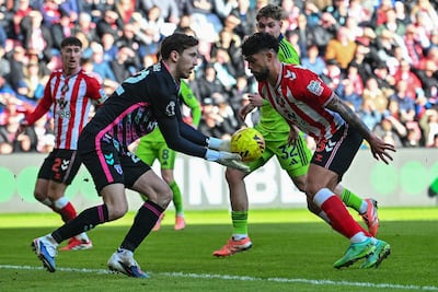 Omar Alderete (d) disputó todo el encuentro con el Sunderland.