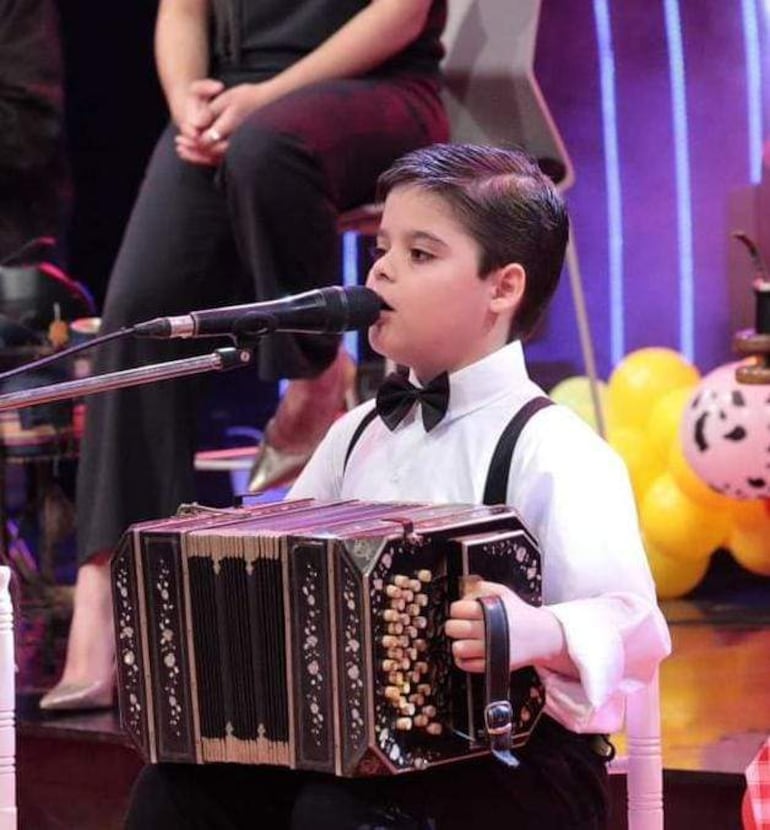 El acordeonista Bruno Cáceres  Gauto deleitará a los presentes con una selección de músicas.