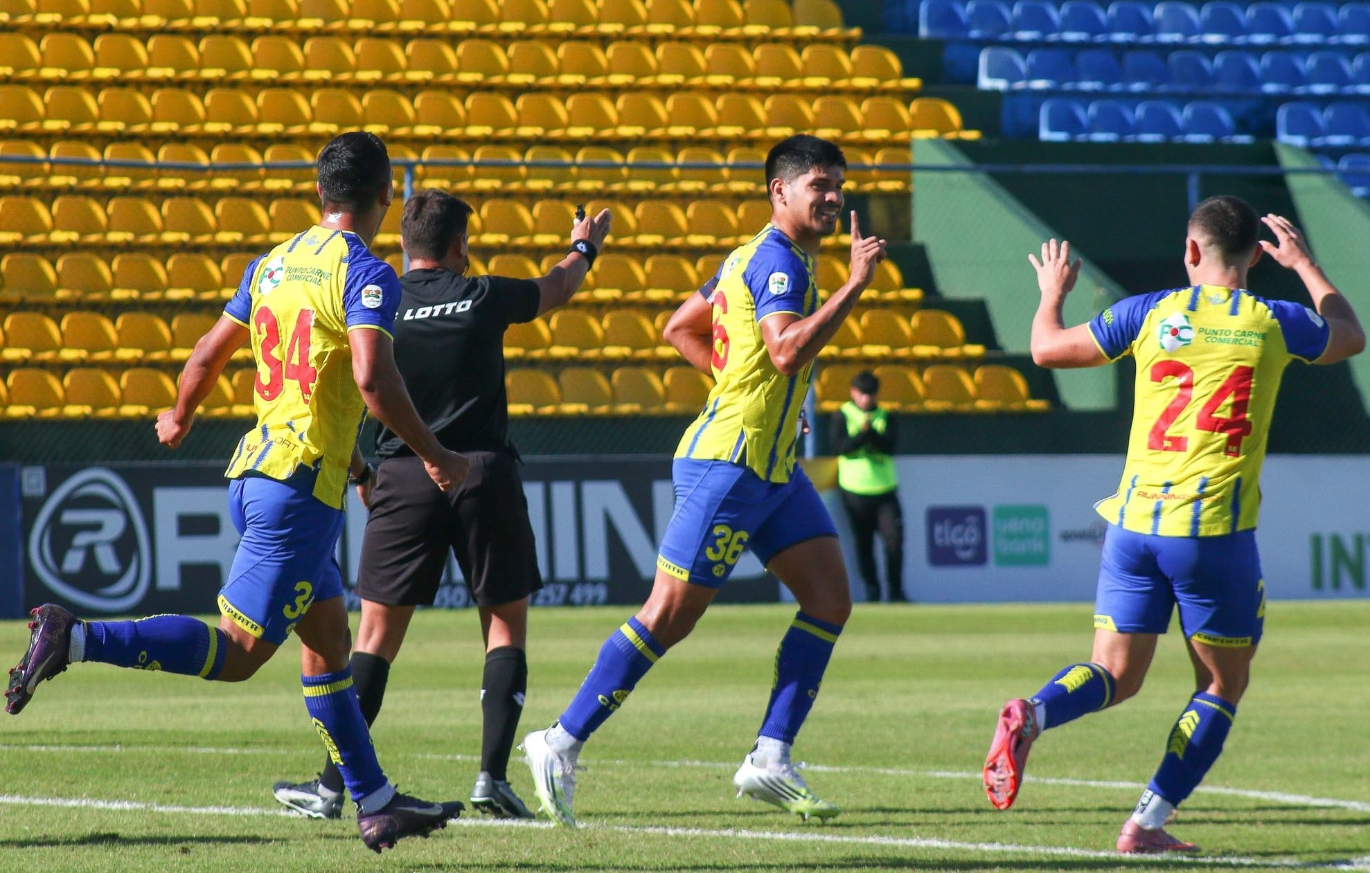 Capiatá da un salto con triunfo sobre Fernando de la Mora - Fútbol de Intermedia - ABC Color Capiatá da un salto con triunfo sobre Fernando de la Mora - Fútbol de Intermedia - ABC Color