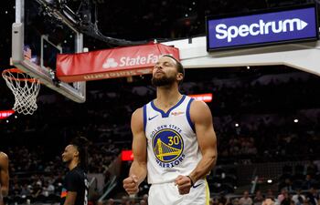 Stephen Curry se desvinculó de Under Armour tras doce años