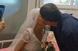 Una pareja, oriunda de Itauguá recibió el sagrado sacramento en el área de cuidados Paliativos del Incan.