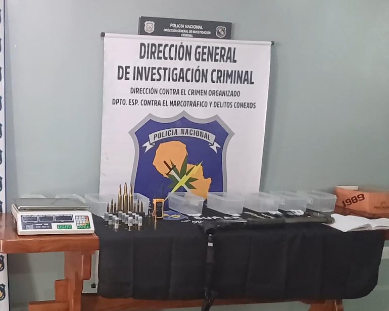 Arma, municiones y elementos de procesamiento de drogas fueron incautados en Pedro Juan Caballero.